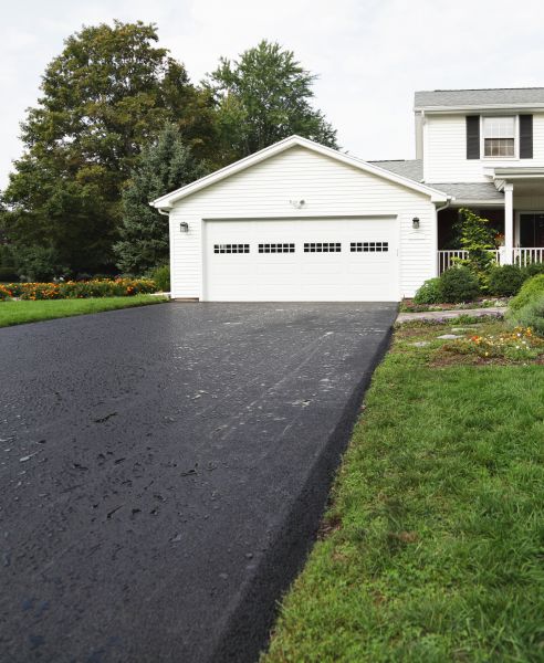 Blacktop Driveway Paving in Lake Elsinore